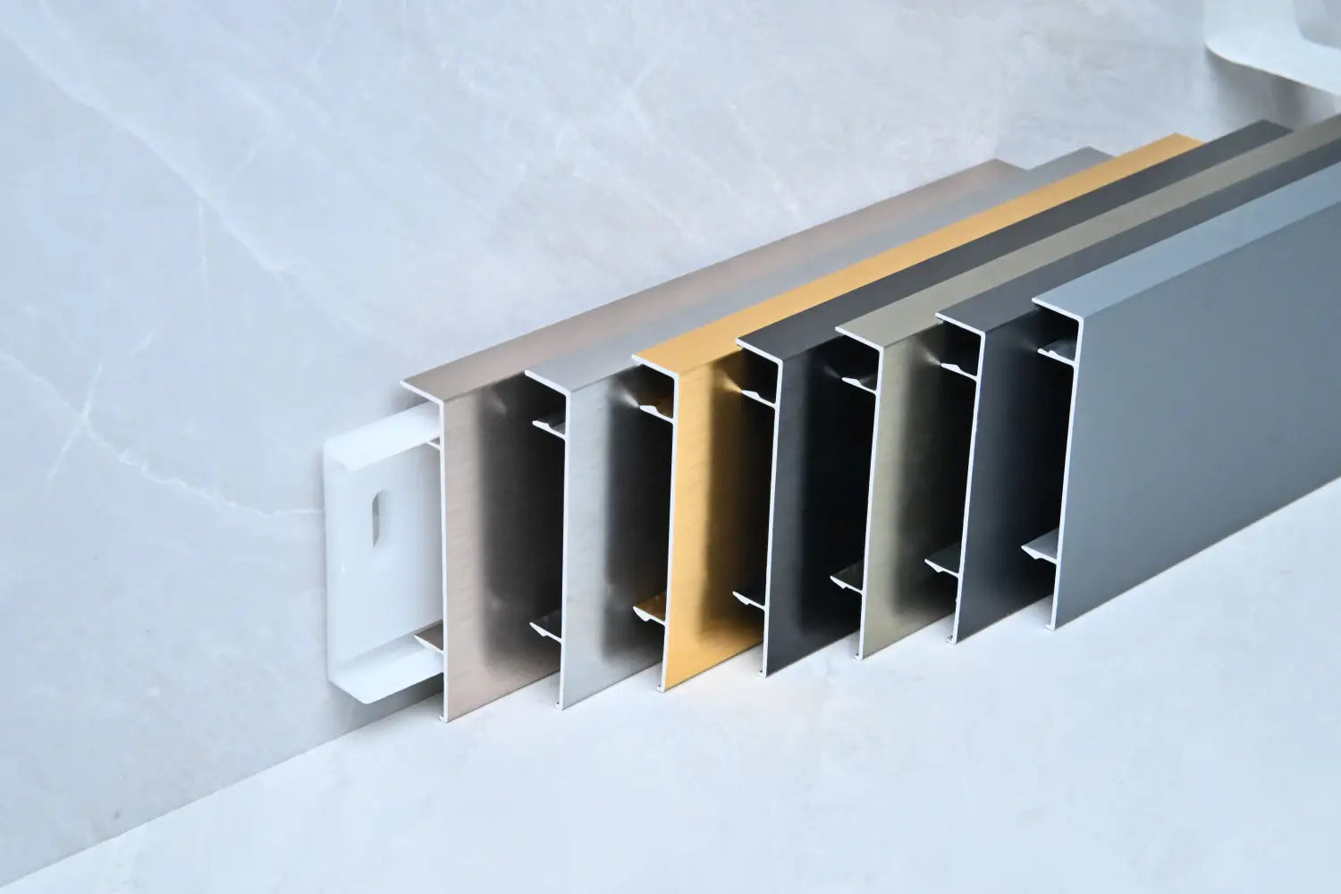 Aluminum alloy skirting board wall effect display