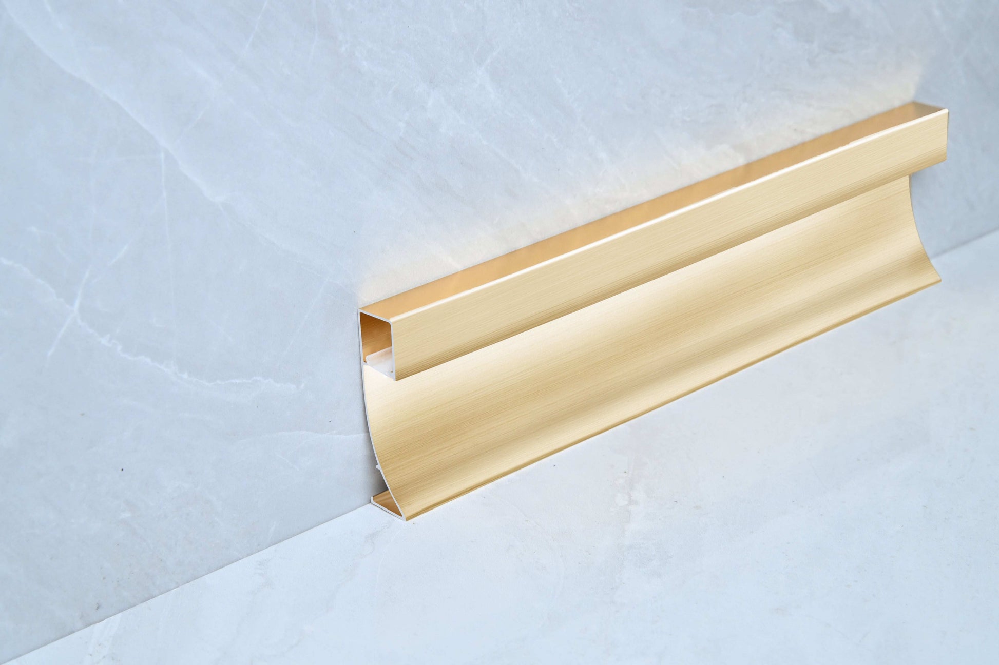 Surface-Mounted Downward Light Type – Skirting Board