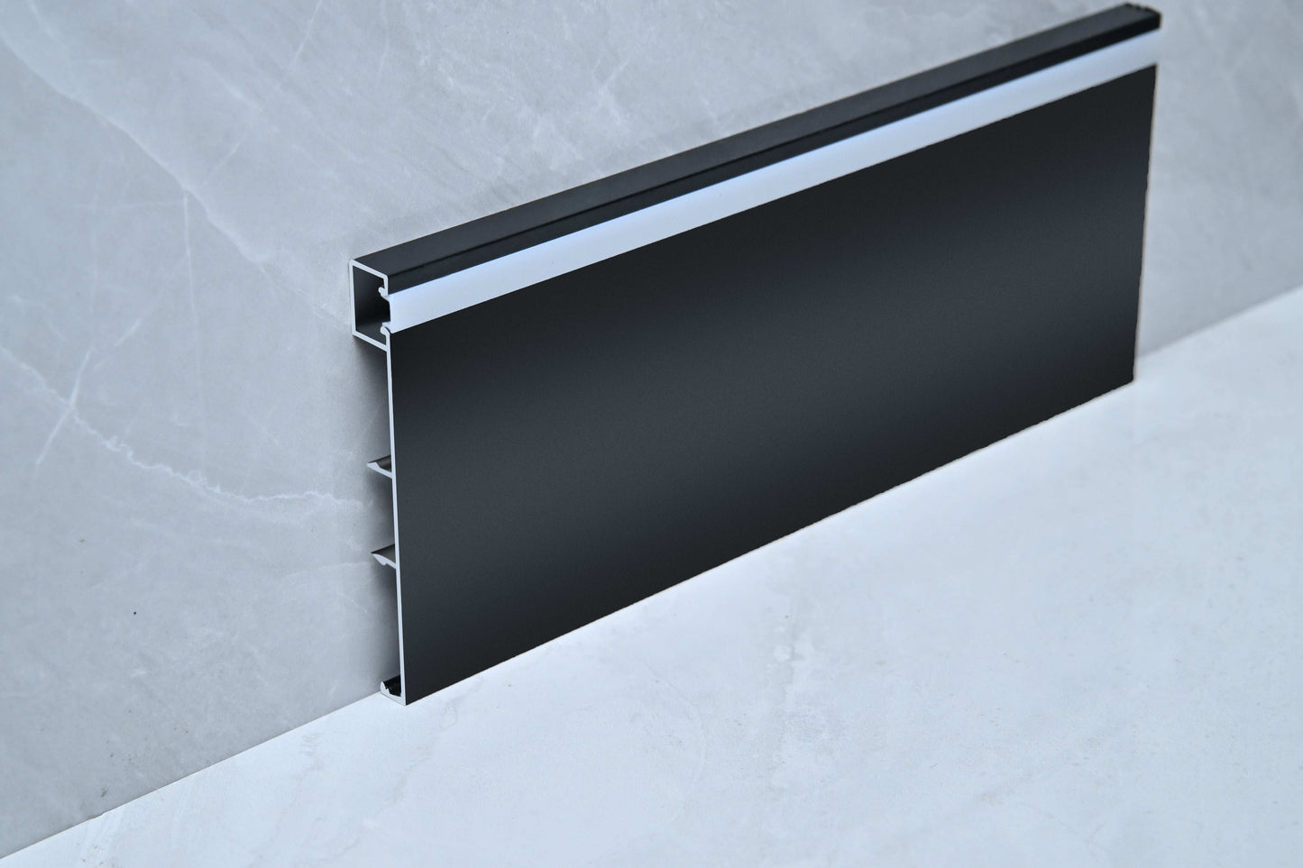 Surface-Mounted Side Lighting – Skirting Board