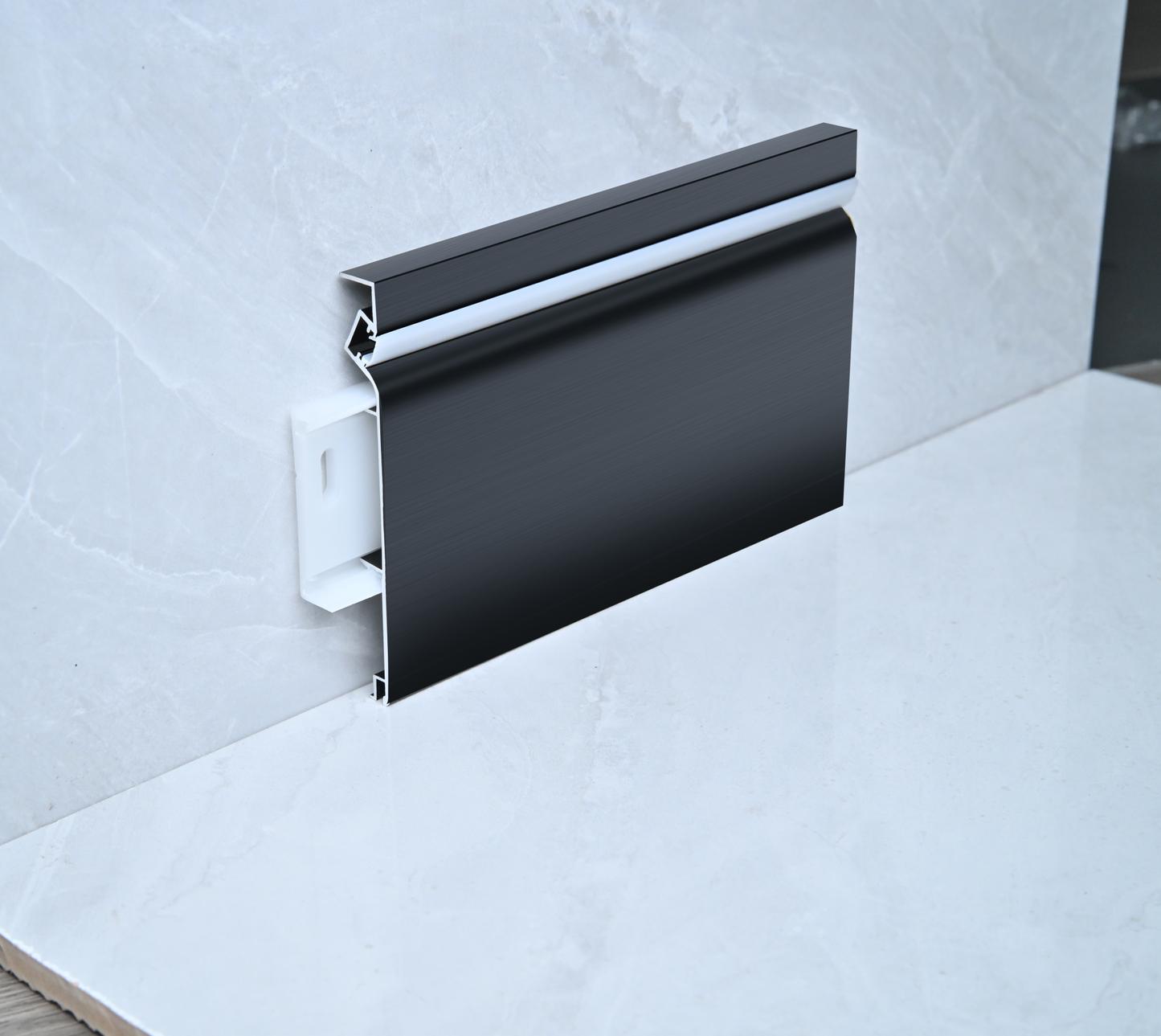 Surface-Mounted Diagonal Light Type – Skirting Board